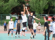 九游体育官方登录入口-热闹非凡！球场上下充满激情呐喊声