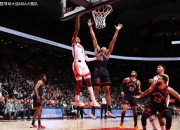 九游体育亚洲官网-猛龙全队爆发逆转魔术，范弗利特贡献19分