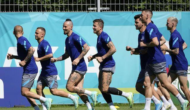 奥地利队在比赛中以强势取胜,证明实力之强 奥地利队在比赛中以强势取胜,证明实力之强