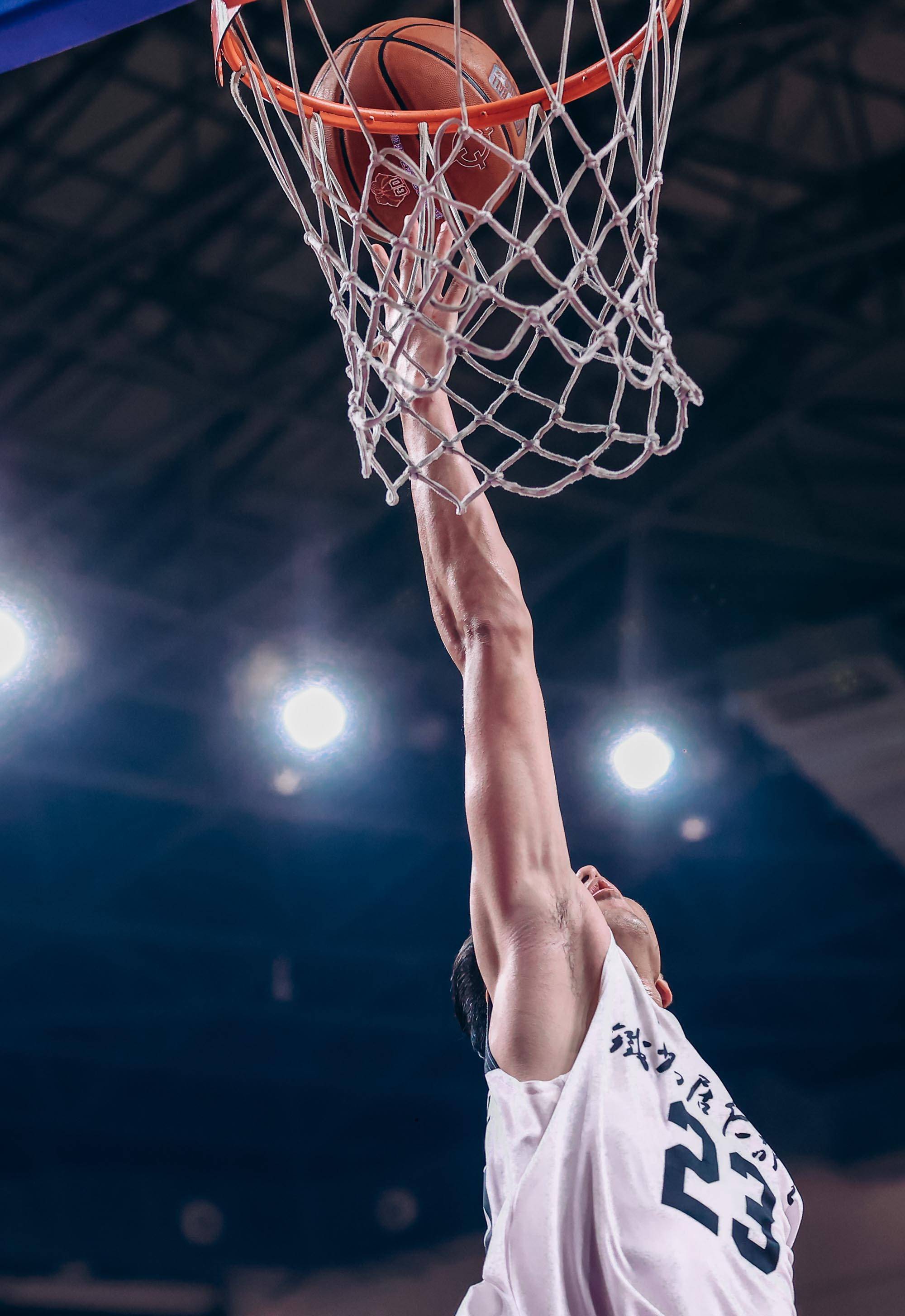 篮球技巧大赛吸引众多球迷,赞不绝口 篮球技巧大赛吸引众多球迷,赞不绝口