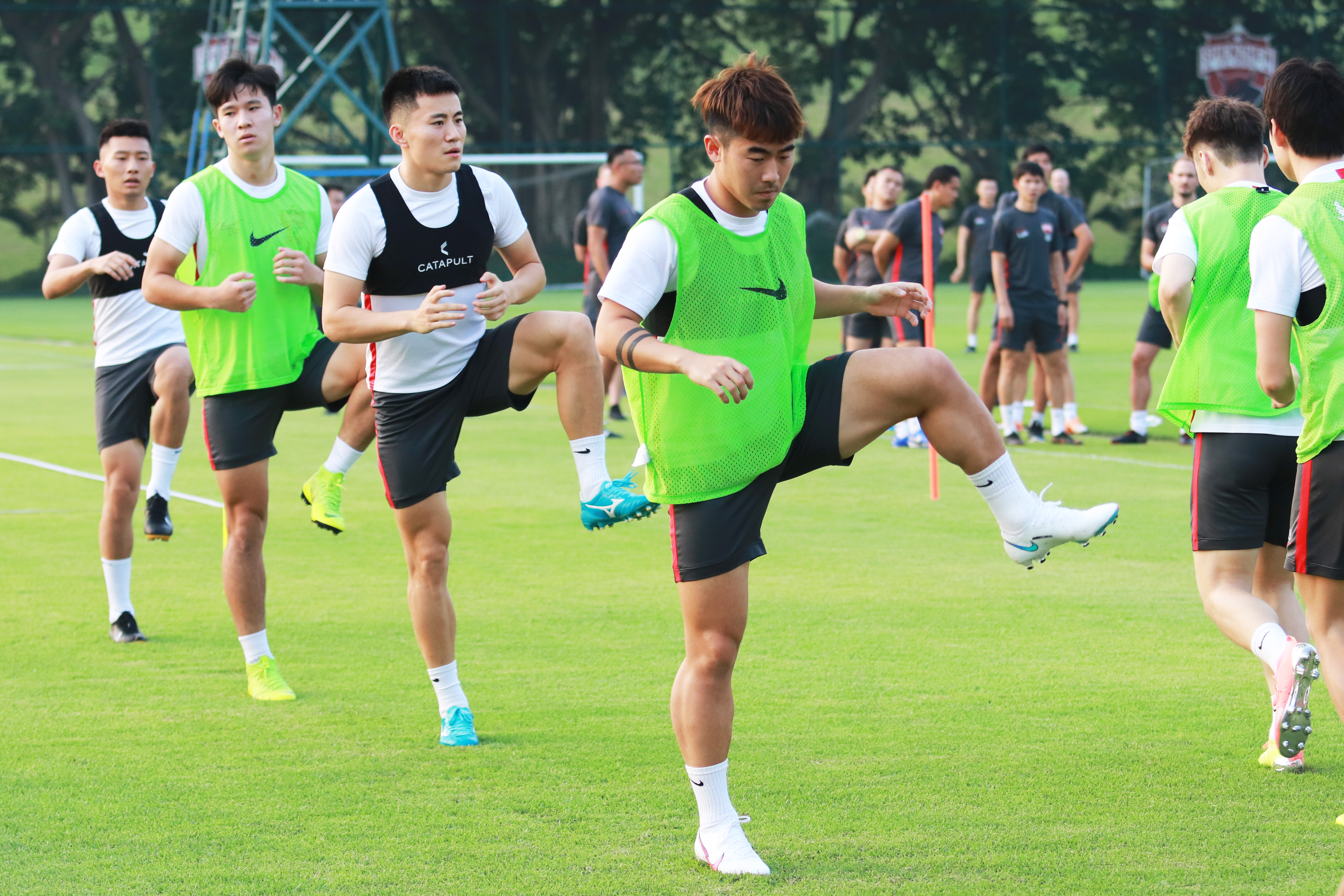 深圳佳兆业队员在比赛中展现出出色技术 深圳佳兆业队员在比赛中展现出出色技术