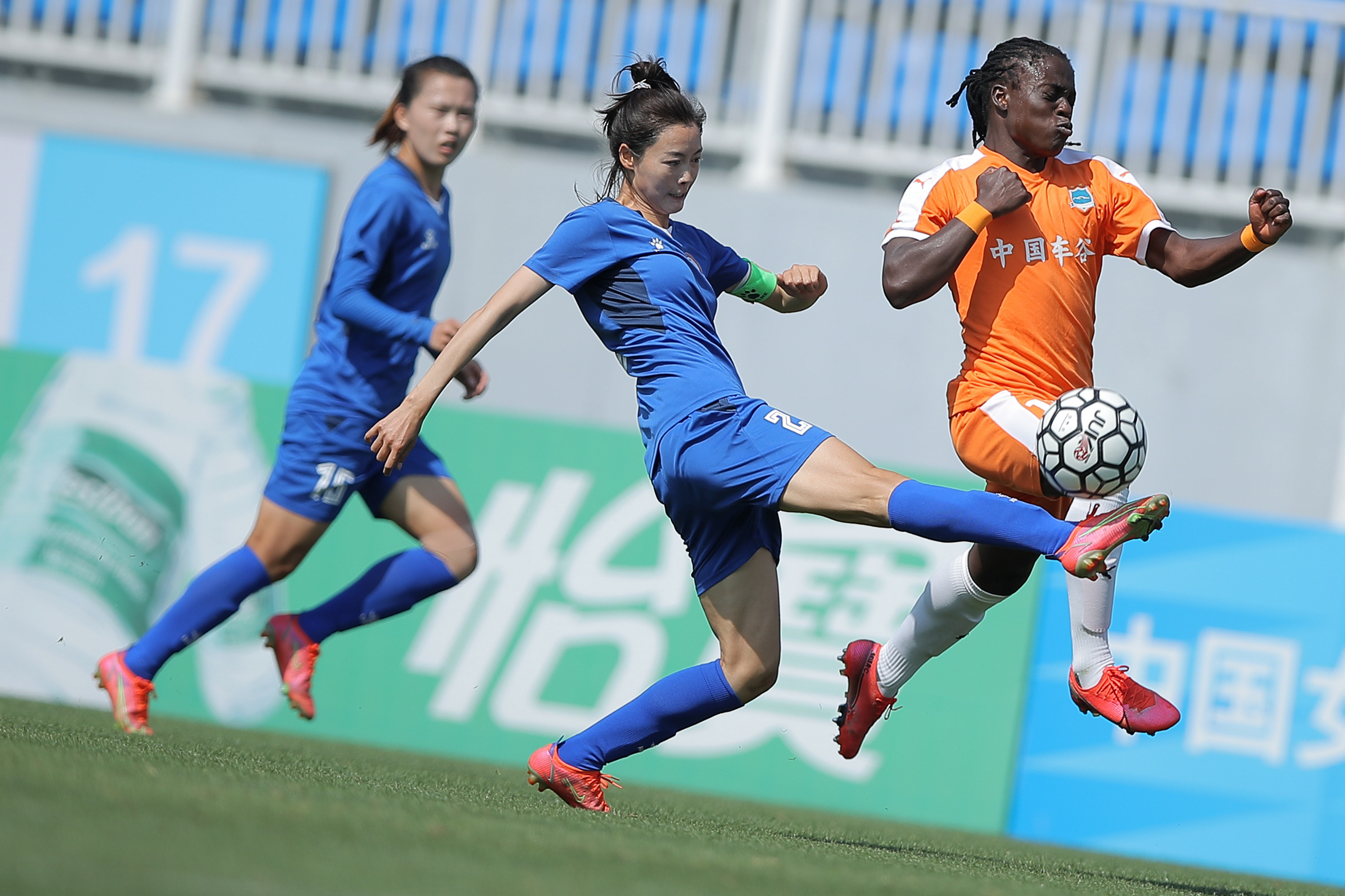 心怀梦想:女足赛场上每个人都是英雄 心怀梦想:女足赛场上每个人都是英雄