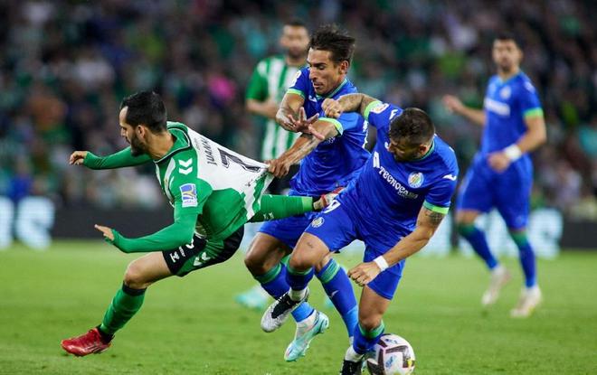 包含格拉纳达战平赫塔菲,保级压力仍然存在的词条 包含格拉纳达战平赫塔菲,保级压力仍然存在的词条