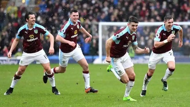 肯特比斯志在必得,向着英超冠军稳步迈进 肯特比斯志在必得,向着英超冠军稳步迈进