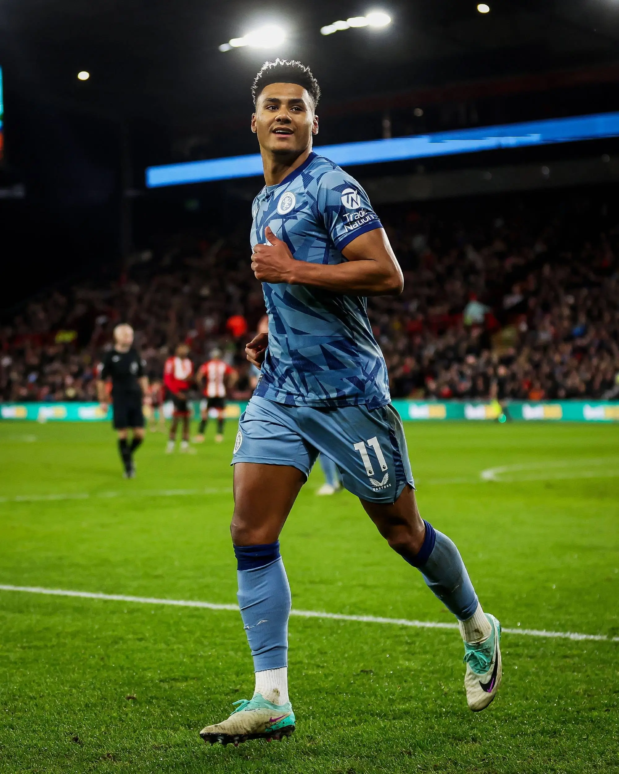 关于阿斯顿维拉迎来曼联挑战，底蕴深厚实力角逐的信息