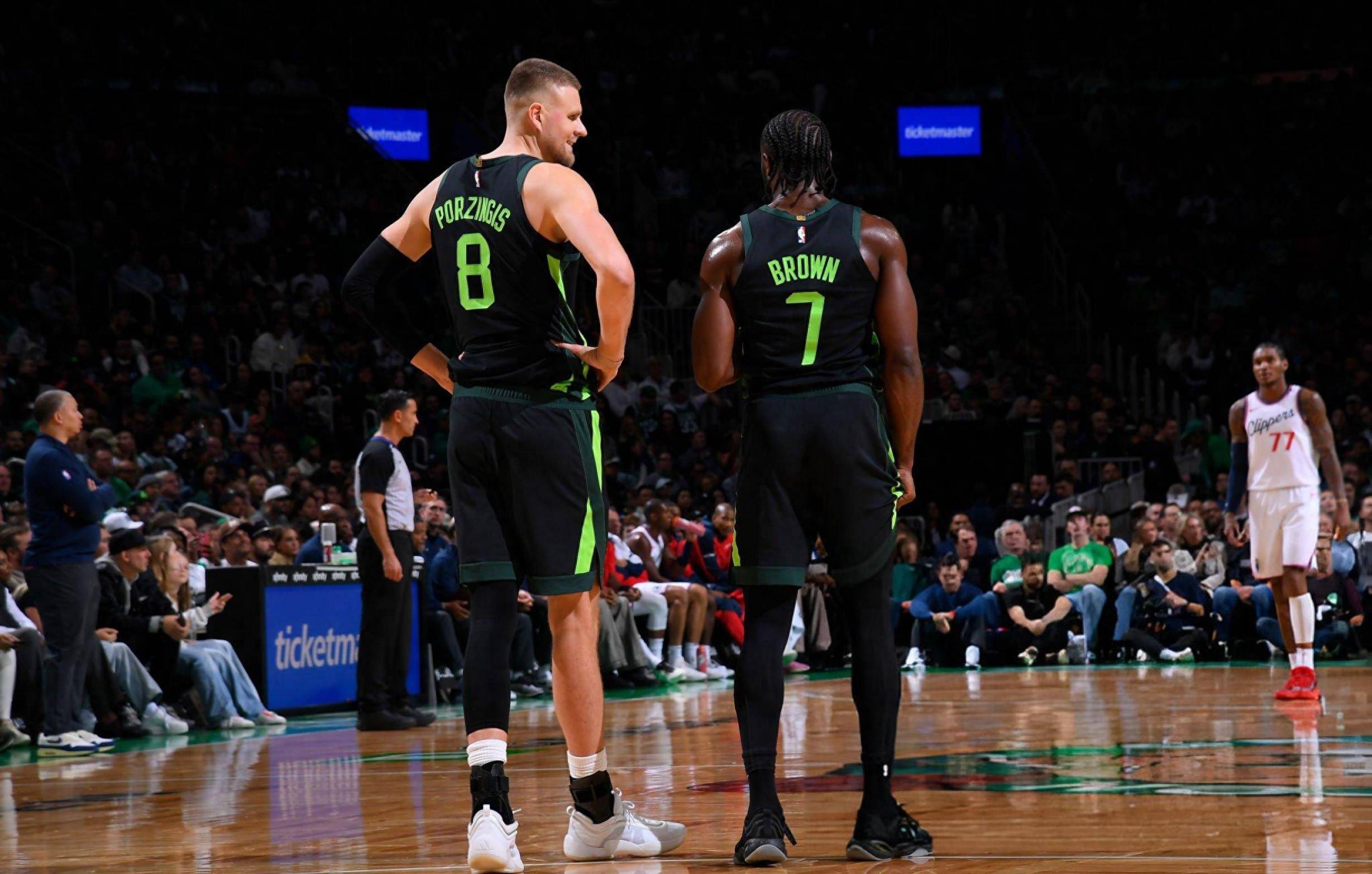 开拓者客场轻取凯尔特人,豪取七连胜 开拓者客场轻取凯尔特人,豪取七连胜