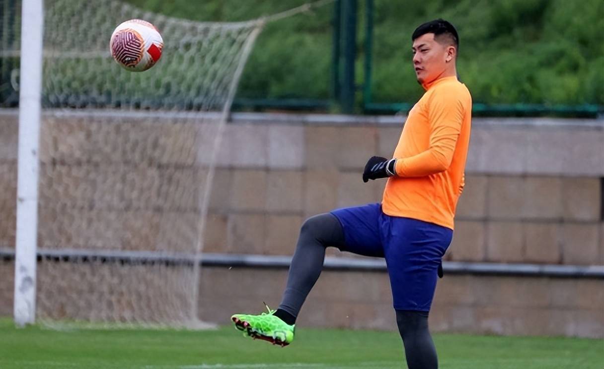 上海申花双线作战低迷,备战需调整状态的简单介绍 上海申花双线作战低迷,备战需调整状态的简单介绍