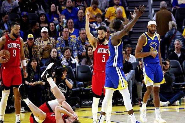 勇士擒下森林狼,客场取得胜利 勇士擒下森林狼,客场取得胜利