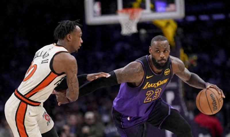 湖人客场输球,詹姆斯空破三双 湖人客场输球,詹姆斯空破三双