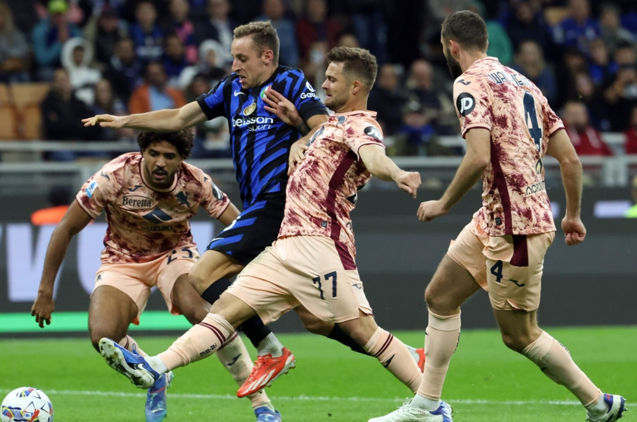 那不勒斯前锋送出帽子戏法,帮助球队获胜 那不勒斯前锋送出帽子戏法,帮助球队获胜