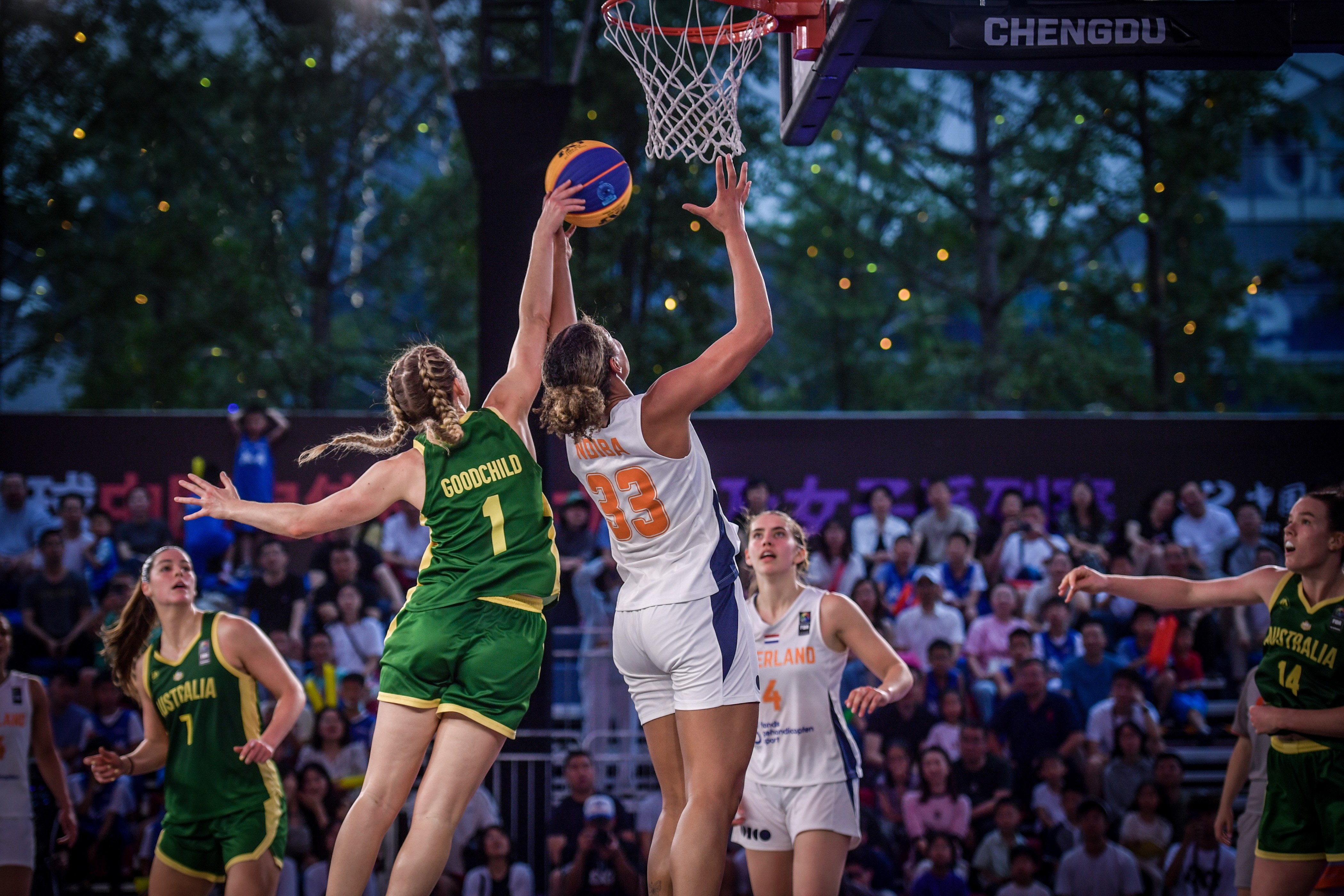 席卷全场:女子篮球比赛掀热潮的简单介绍 席卷全场:女子篮球比赛掀热潮的简单介绍