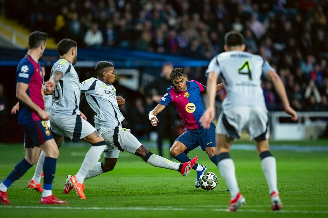 巴塞罗那战胜了拜仁慕尼黑，晋级欧国联比赛