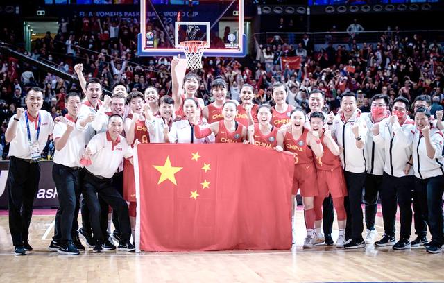 球队在比赛中展现团结与拼搏精神,实现胜利的简单介绍 球队在比赛中展现团结与拼搏精神,实现胜利的简单介绍