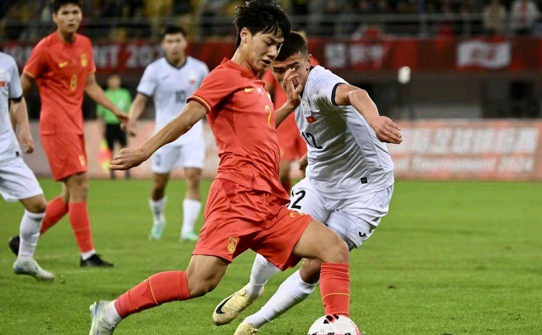 球队在比赛中展现团结与拼搏精神,实现胜利的简单介绍 球队在比赛中展现团结与拼搏精神,实现胜利的简单介绍