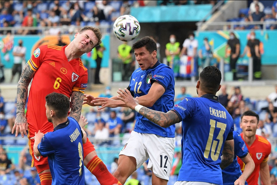 巴伐利亚队员合作默契,击败对手 巴伐利亚队员合作默契,击败对手