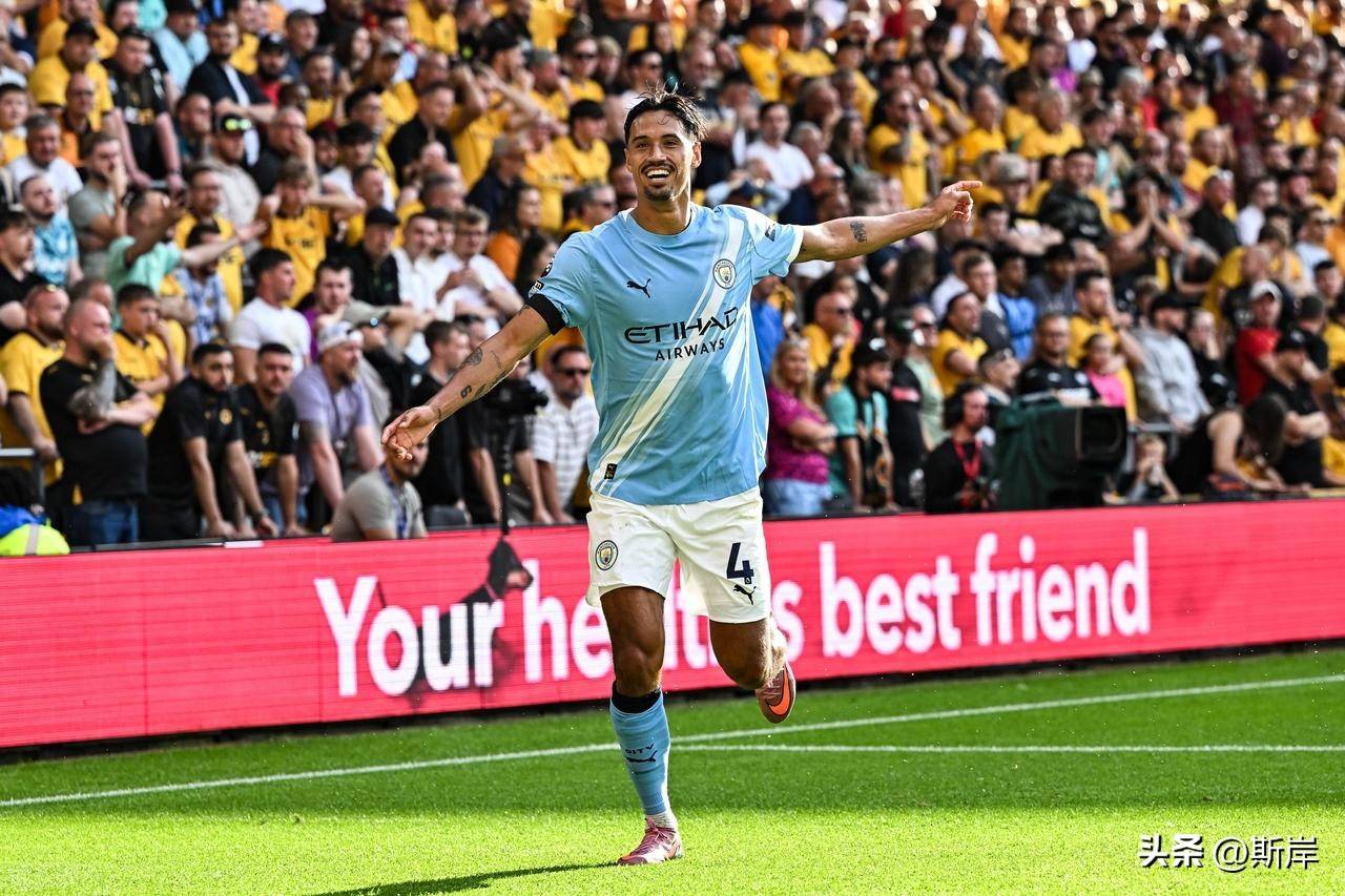 曼城后卫铁门如山,英超劲旅稳坐前列 曼城后卫铁门如山,英超劲旅稳坐前列