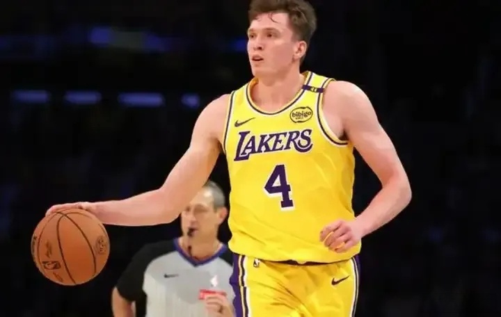 湖人客场击败爵士继续不败